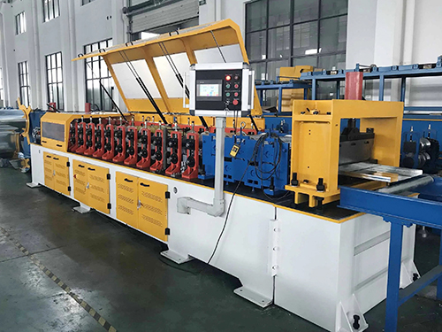 山西车库门成型机